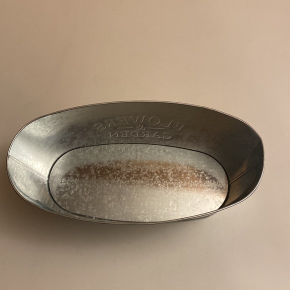 COPY - NWT Flowers & Garden Galvanized Metal Oval Shaped Planter 10.5x5.5x4inch - Picture 4 of 5